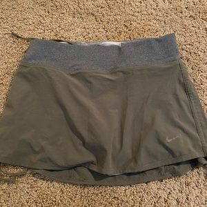 Nike skort - olive green